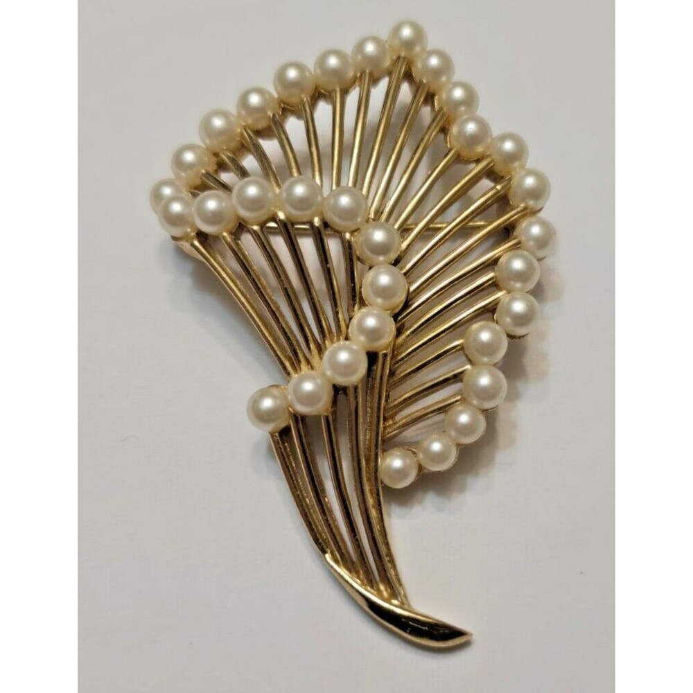 Vintage Crown Trifari Faux Pearl Gold Tone Brooch
